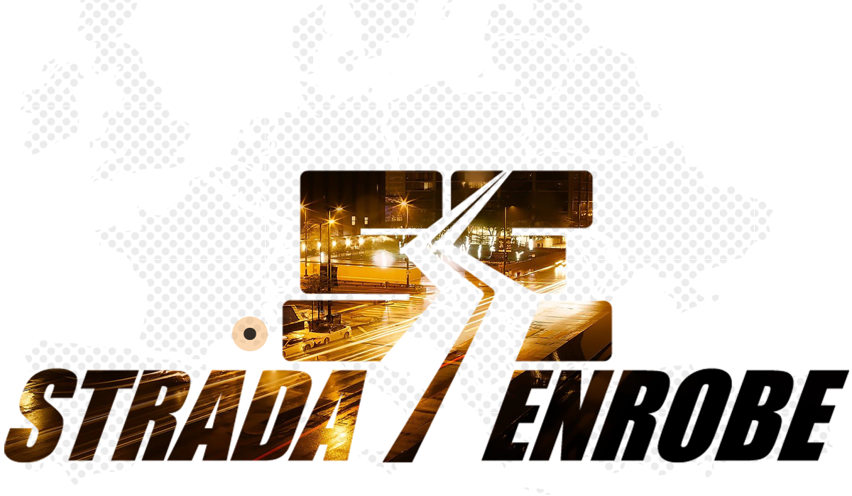 logo Strada Enrobé intégré dans une photo chaussée goudronnée de nuit